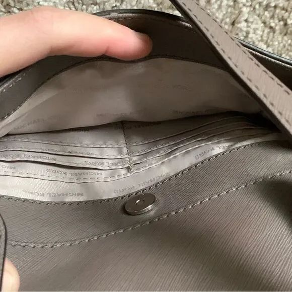 Michael Kors Jet Set Medium Purse Tote - Picture 9 of 9